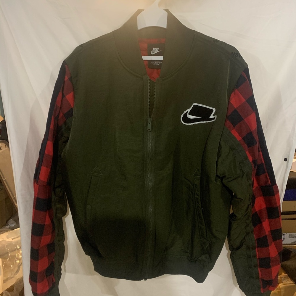 Nwt never worn Stylin abstract Nike Jacket